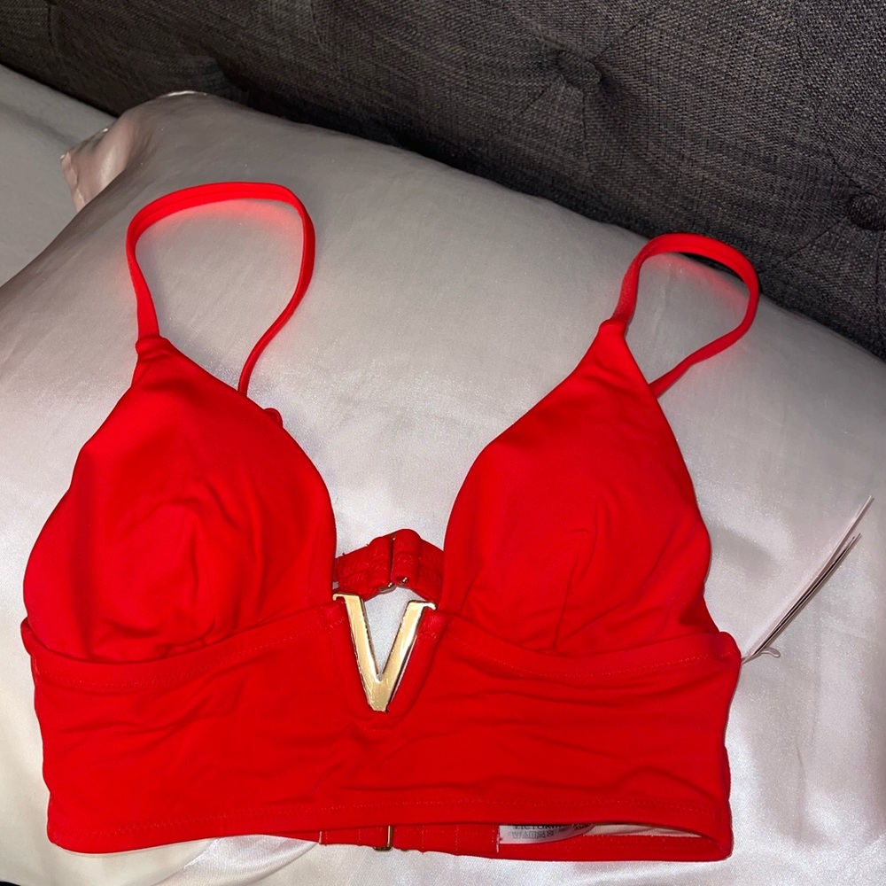 NWT V hardware bikini top. Size XS.